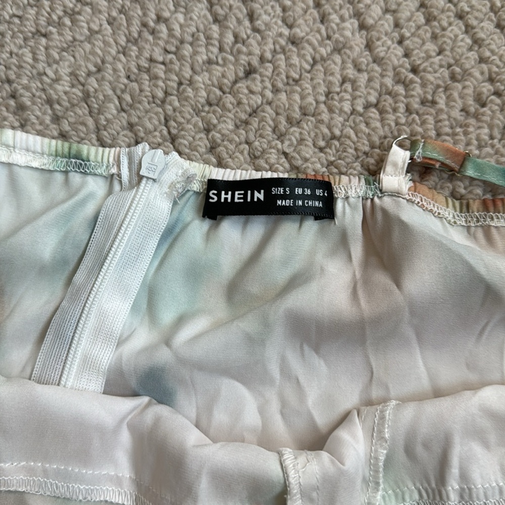 Patterned Dress - Picture 5 of 5